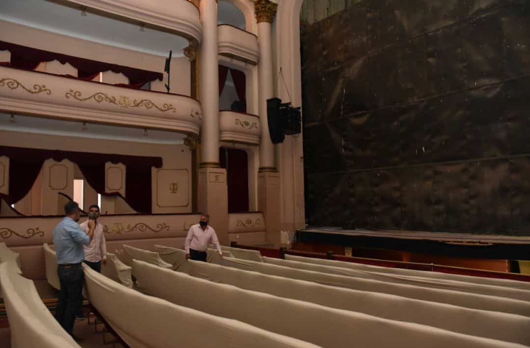 El intendente recorrió las instalaciones del Teatro Municipal