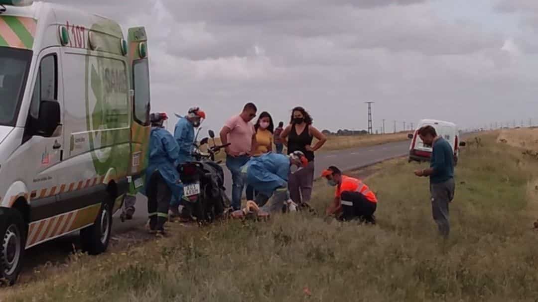 Un motociclista resultó herido, tras chocar la parte trasera de un camión