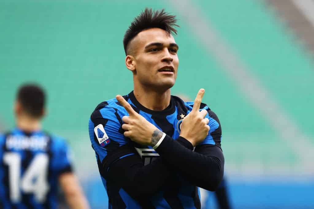 Lautaro Martínez anotó dos goles para el triunfo del Inter en el clásico de Milán