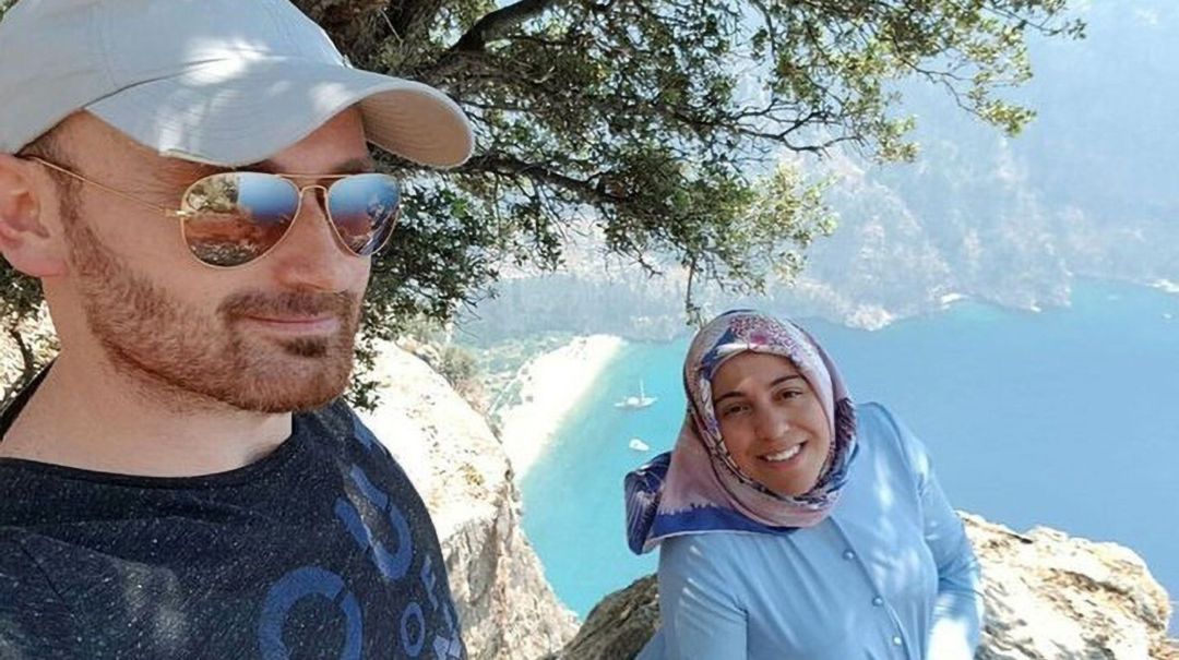 Brutal femicidio en Turquía: se sacó selfies con su esposa embarazada en un acantilado y la tiró al vacío