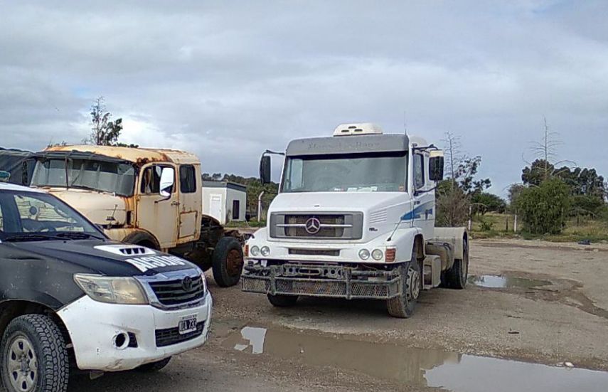 Encuentran en Bahía Blanca camiones y bateas de un robo en Rio Negro