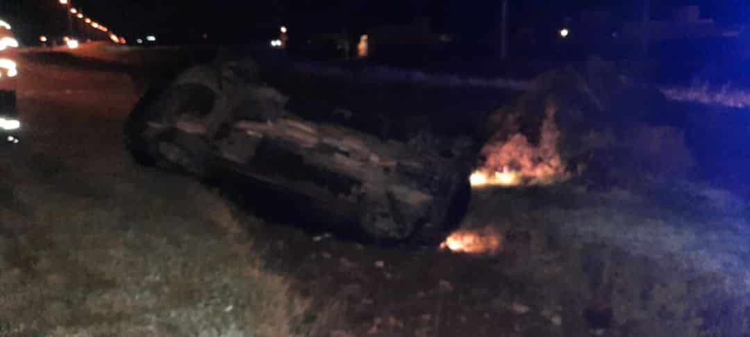 Borracha, perdió el control del auto y volcó