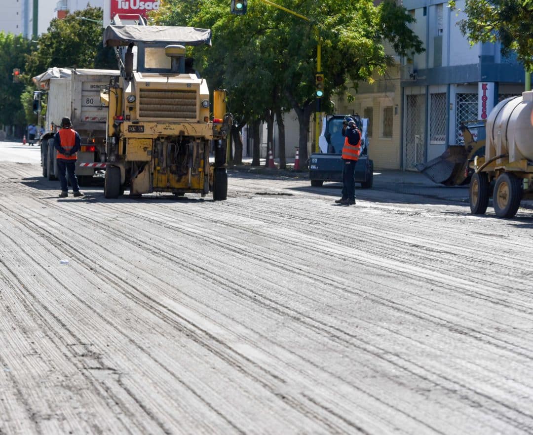 Tareas de fresado – corte de la bocacalle de av. Colón y Vieytes