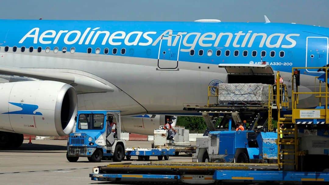 Llega el vuelo de Aerolíneas Argentinas con un nuevo cargamento de vacunas Sputnik V