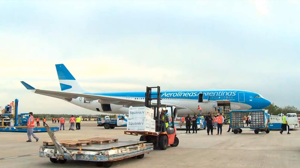 Noveno vuelo de Aerolíneas Argentinas para traer vacunas desde Moscú