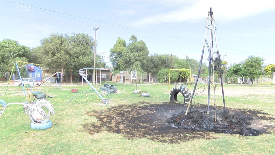 Hicieron una plaza y se la quemaron