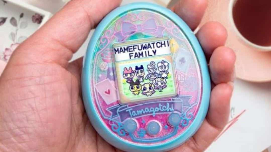 El Tamagotchi regresa renovado con cámara, pantalla a color y botones táctiles