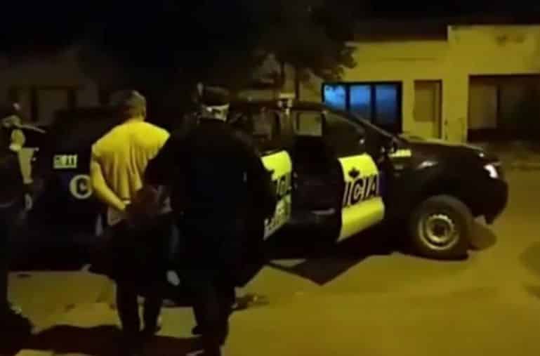 Policías acusados de extorsión seguirán detenidos