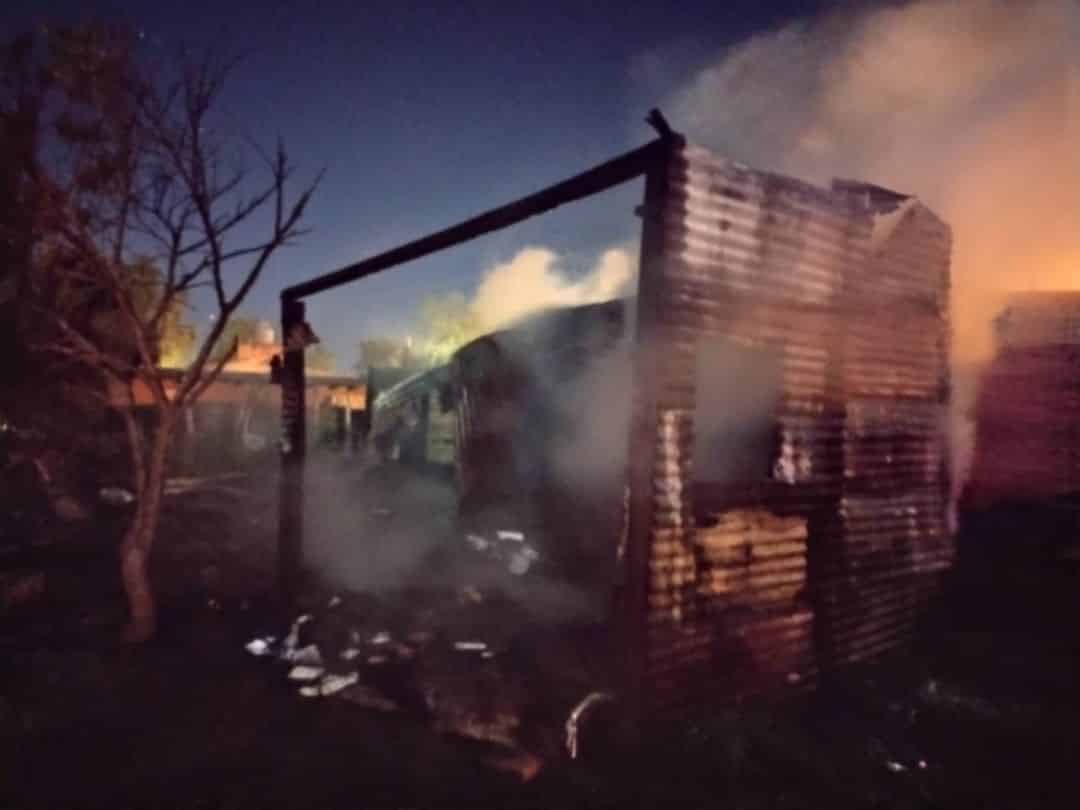 Un incendio destruyó una precaria vivienda