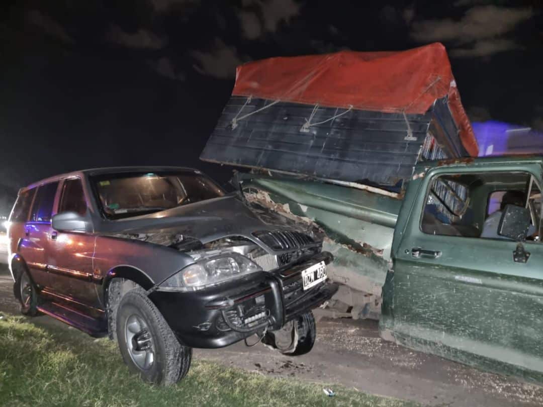 Choque entre camionetas en la Ruta 3