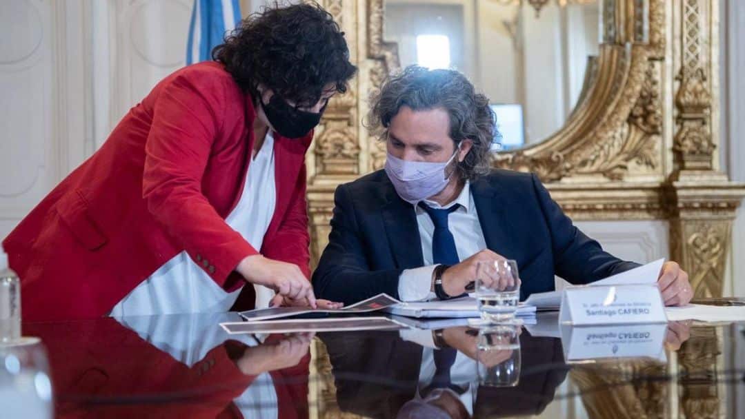 Ante Carla Vizzotti y Santiago Cafiero, los expertos propusieron medidas de cierre con principio y final: “La segunda ola es casi una nueva pandemia”