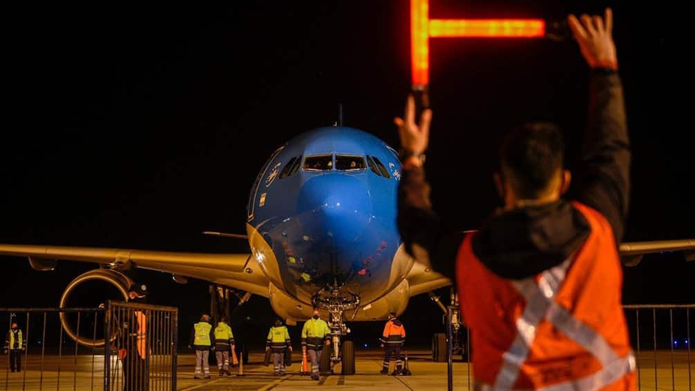 Partió un nuevo vuelo de Aerolíneas Argentinas en busca de vacunas Sputnik V