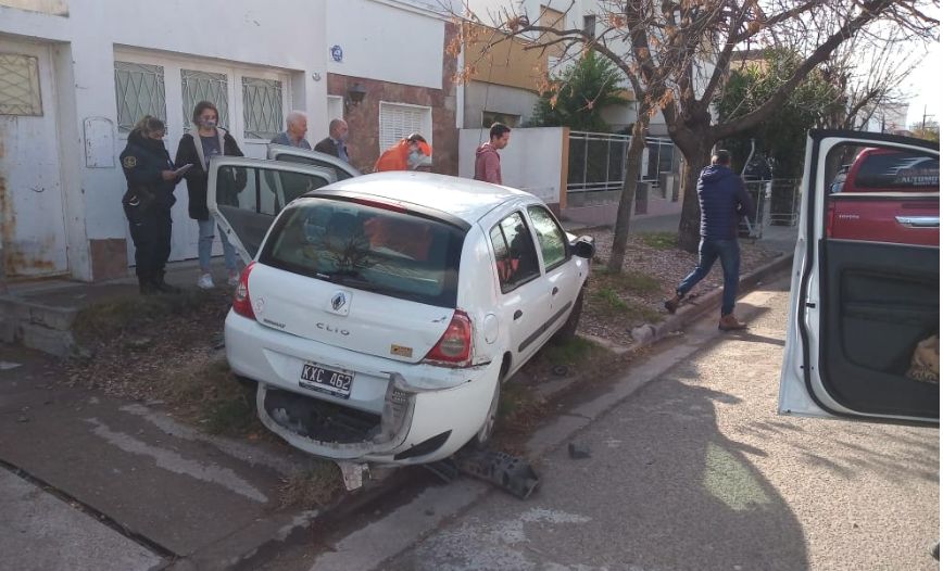 Violenta colisión en barrio Universitario