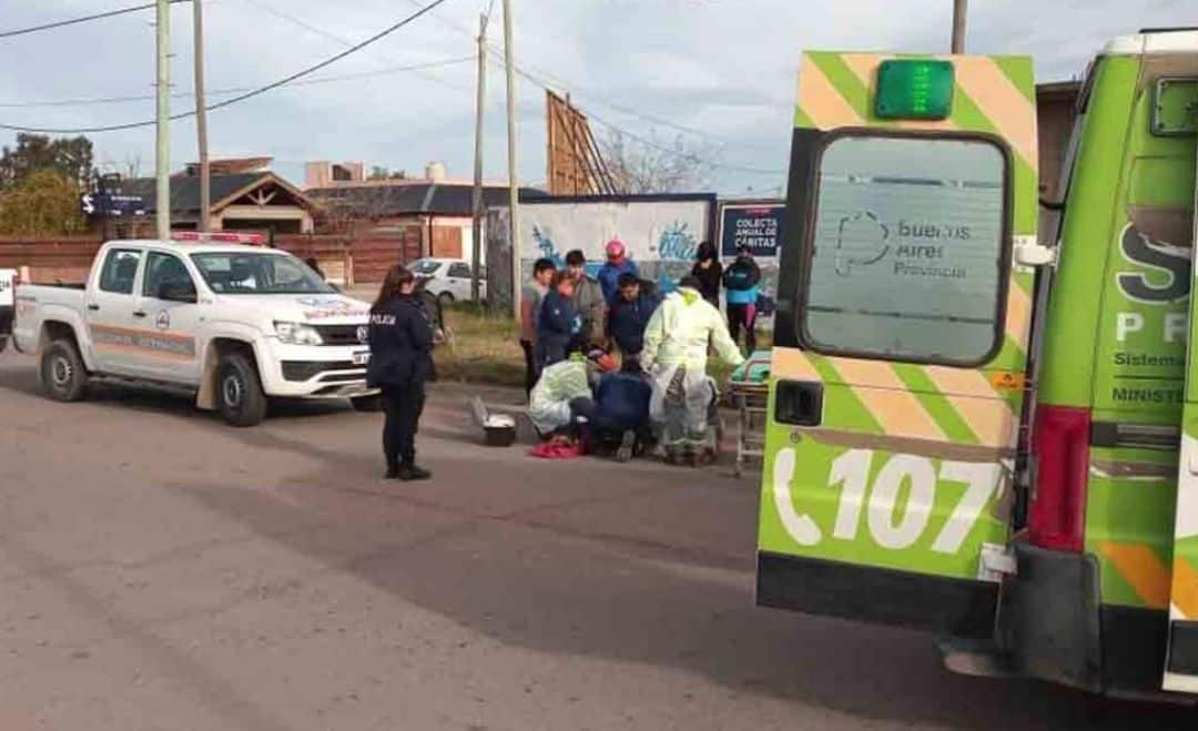 Una rueda de la moto le “engancho” el cordón de una zapatilla.