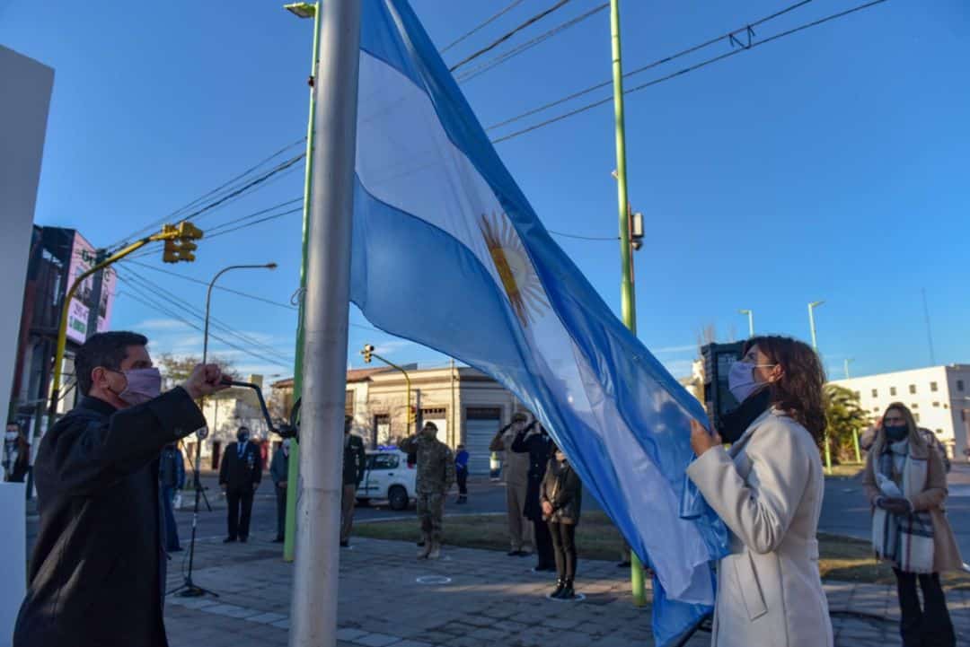 Acto oficial por el Día de la Bandera