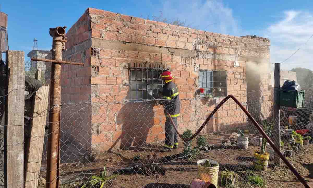 Una casa sufrió pérdidas totales tras un incendio