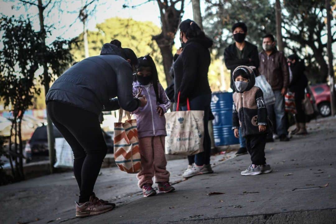 En 2020 el 34% de los chicos sufrió inseguridad alimentaria y más del 15% pasó hambre