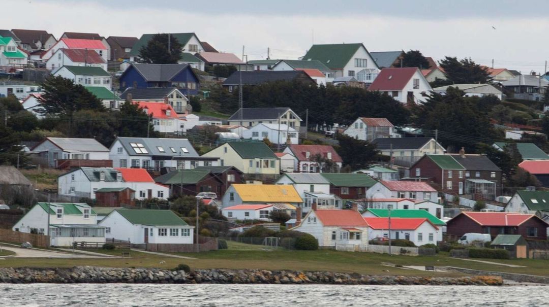 En medio de la tensión con Gran Bretaña por las Malvinas, el Gobierno les dará becas a estudiantes de las Islas