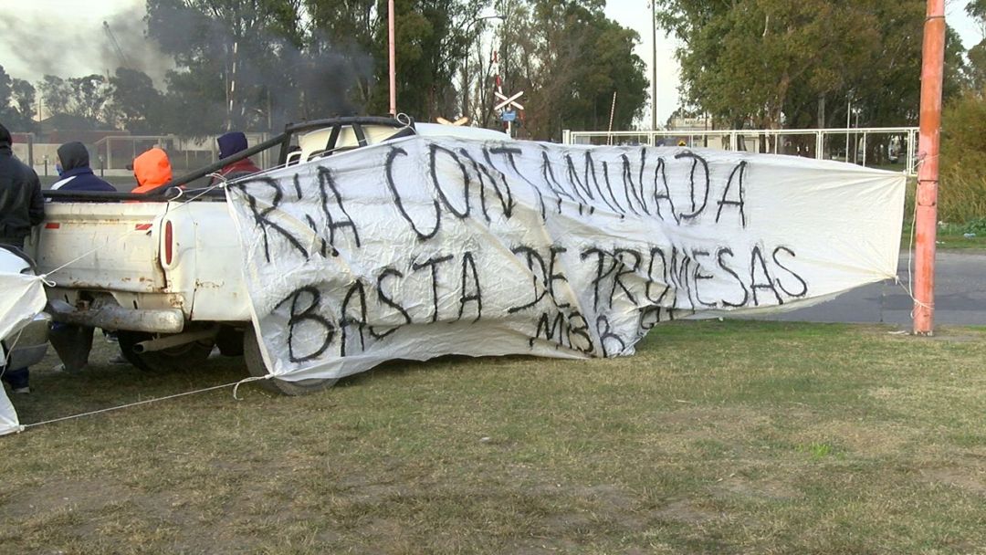 El reclamo de los pescadores de White ante la contaminación que produce el Polo