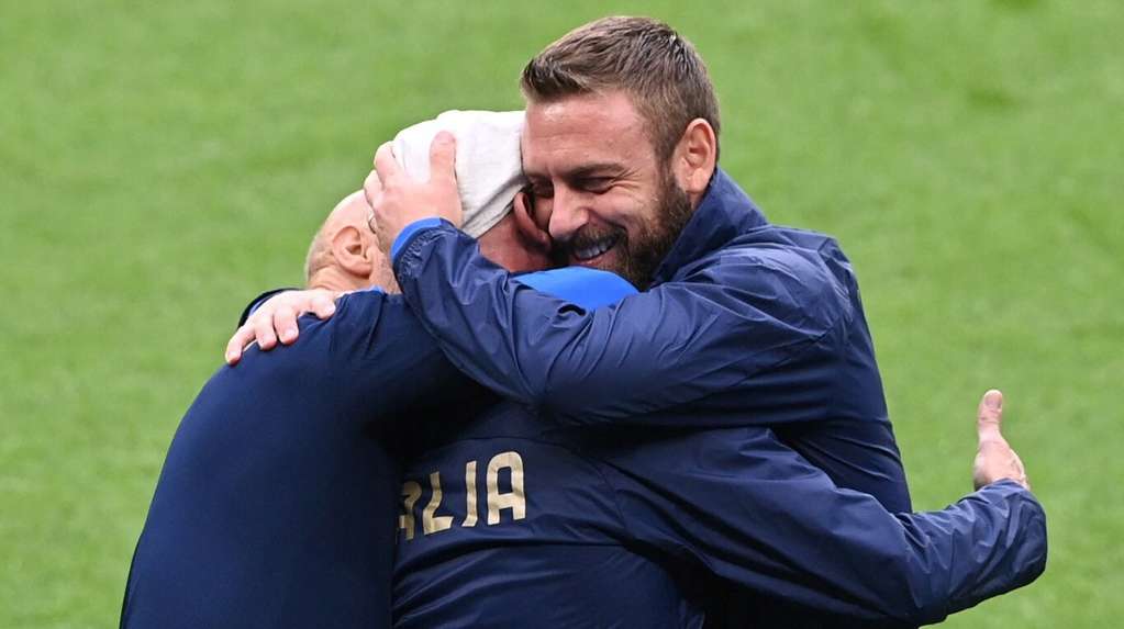 El descontrolado festejo de Daniele De Rossi por la consagración de Italia: ¡casi se rompe la cabeza!