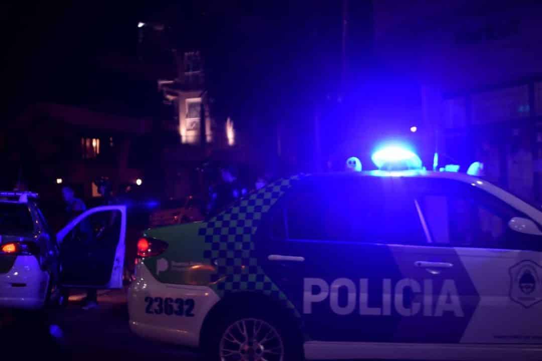 Un hombre apuñaló a su pareja y se ahorcó