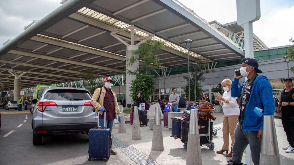 Una chica que desapareció en Tandil fue encontrada en Ezeiza a punto de abordar un vuelo rumbo a México: investigan si fue víctima de una red de trata