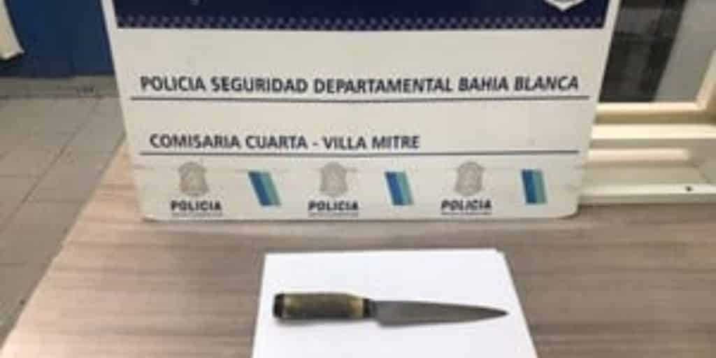 Atacó a su pareja con un cuchillo y quiso ahorcar a su hijastro