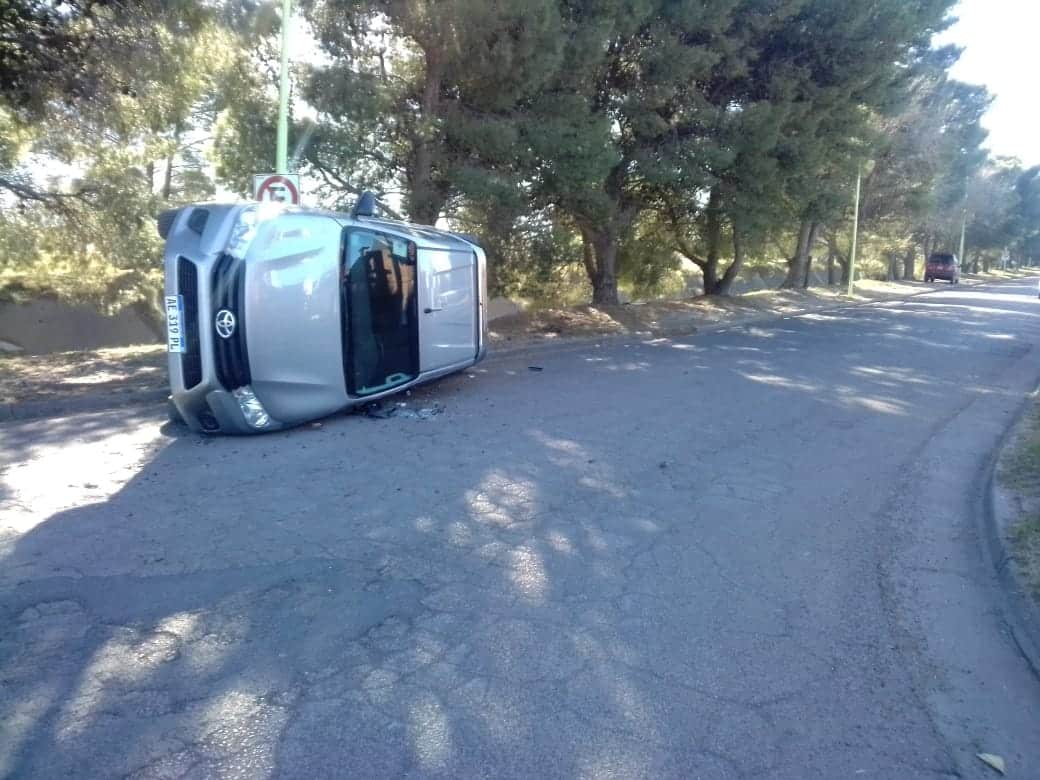 Choque y vuelco sin heridos