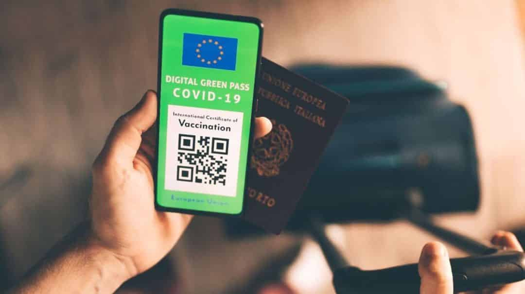 Cómo se gestiona el “certificado COVID” que ya entró en vigencia en la Unión Europea y qué pasa con las vacunas que dan en la Argentina