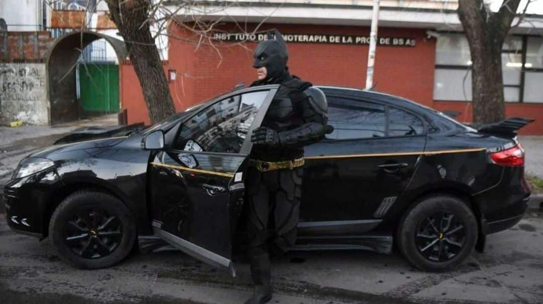 Asaltaron al Batman solidario de La Plata y dejó un mensaje inspirador: “Qué sería de Gótica si los buenos no hacen nada”