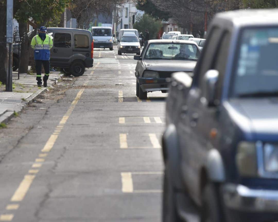 Calles con ciclovías: solo se permite estacionar en sectores delimitados