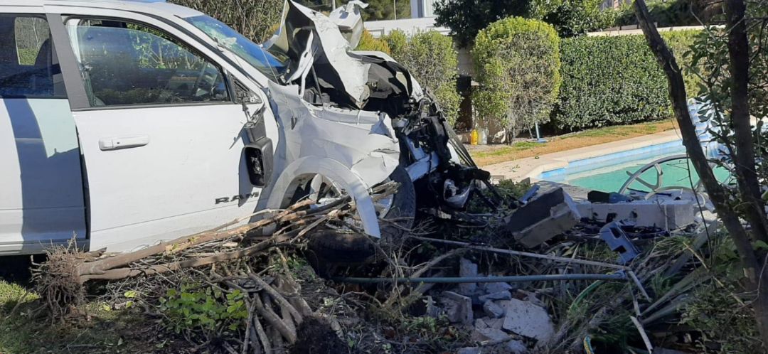 Barrio Patagonia: perdió el control de su camioneta y chocó contra una casa