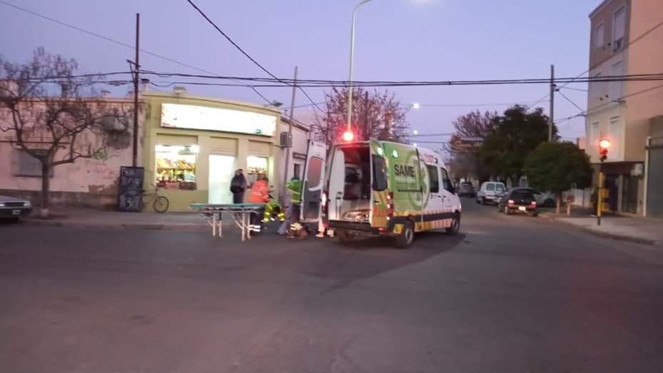 Una motociclista hospitalizada luego de un accidente en Barrio Universitario