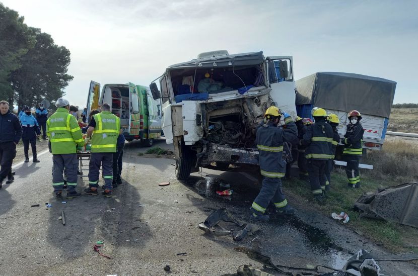 Un hombre herido tras colisión de dos camiones en la ruta 33