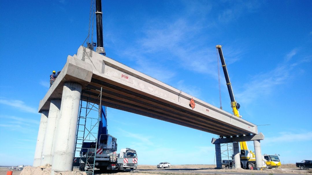 Finalizó el montaje de vigas en la autopista 33