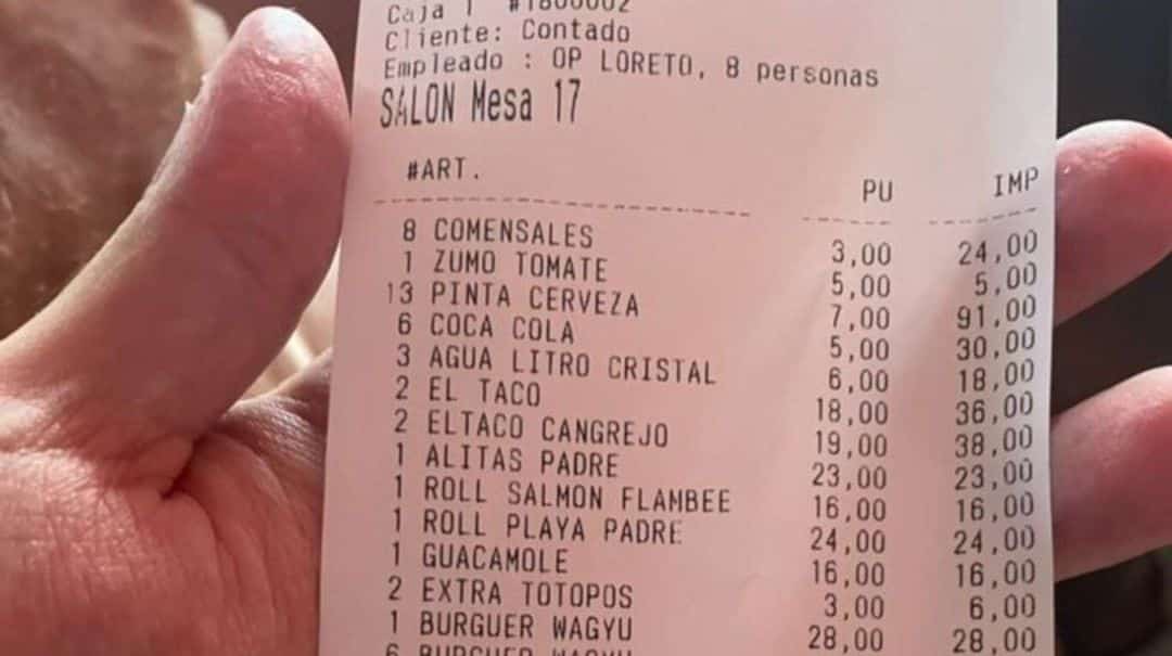 Un hombre gastó 5 mil dólares en hamburguesas, publicó el ticket para quejarse pero se ganó el repudio de todos por un detalle