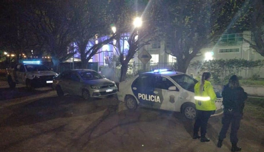 La policía desalojó una fiesta con más de 80 personas