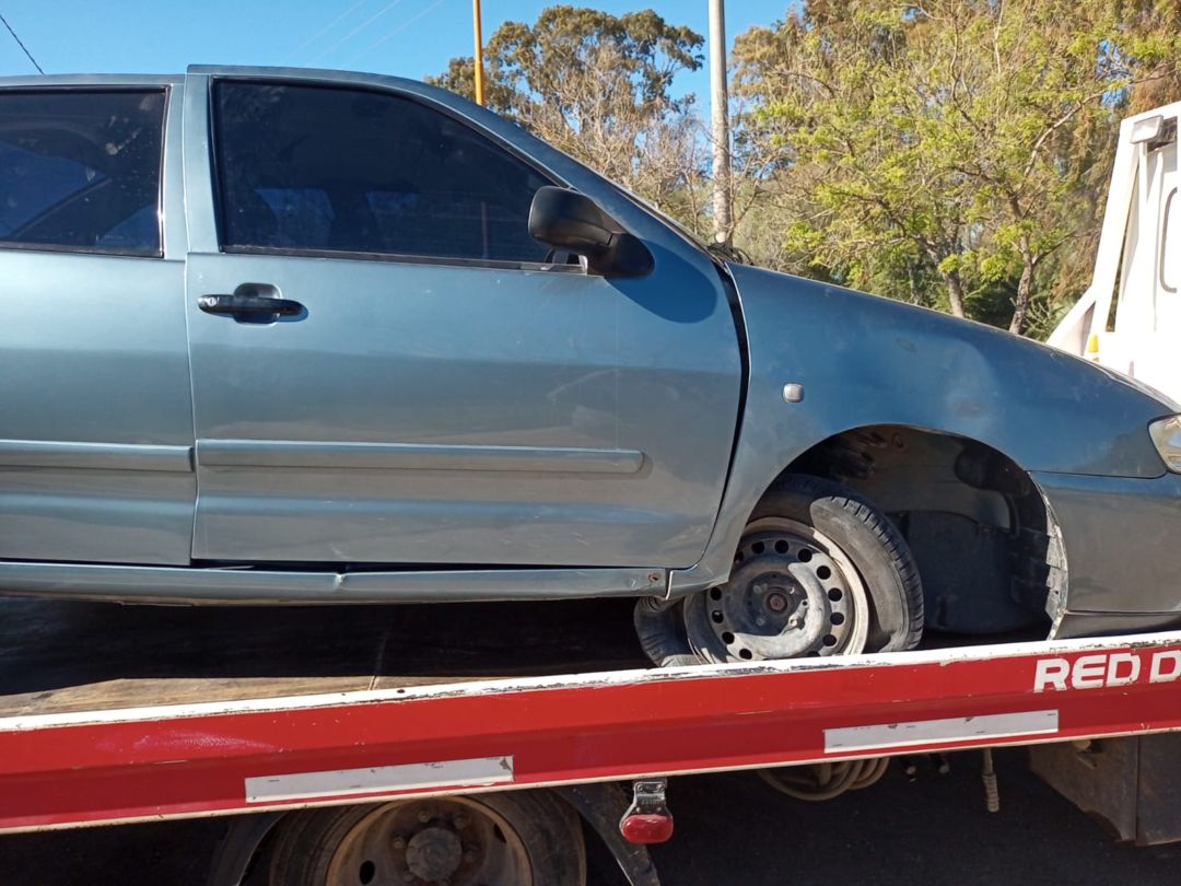 “No sirve más”: un auto cayó a una zanja en cercanía “al Guanaco”.