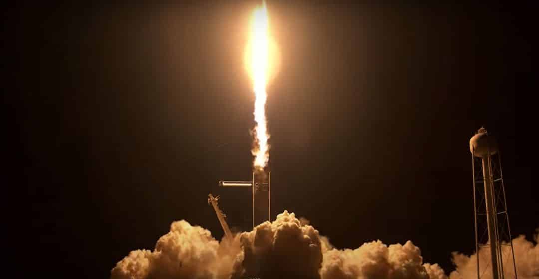 SpaceX lanzó con éxito su primer vuelo espacial con una tripulación civil