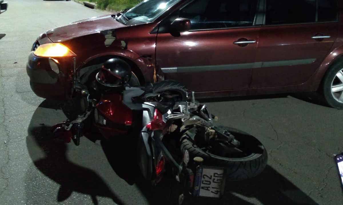 En dos choques, tres motociclistas terminaron hospitalizados