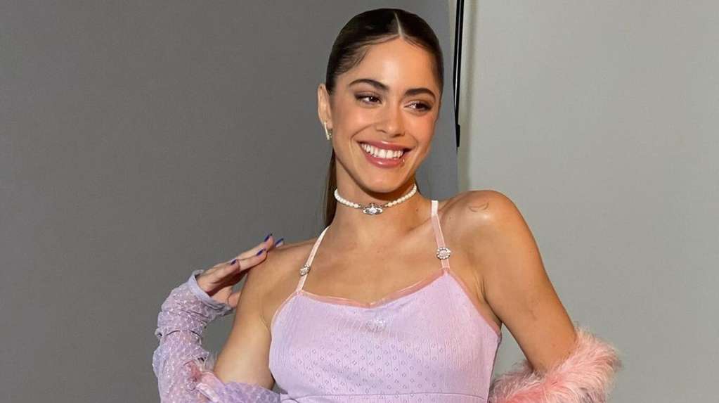 Desde las playas de Miami, Tini Stoessel se mostró en microbikini y arrasó con los likes