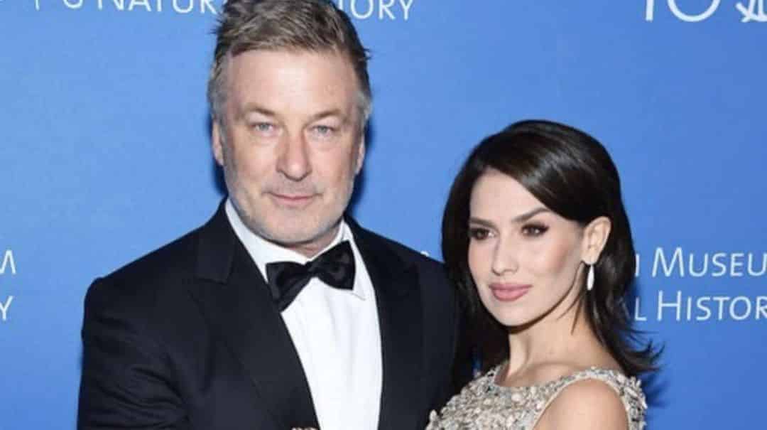 La esposa de Alec Baldwin rompió el silencio tras el accidente en el que murió Halyna Hutchins en el set de “Rust”