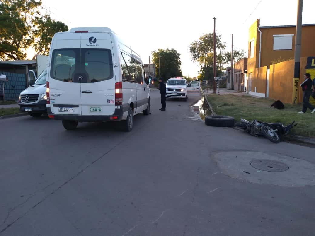 Barrio Pampa Central: una motociclista resultó herida tras un accidente