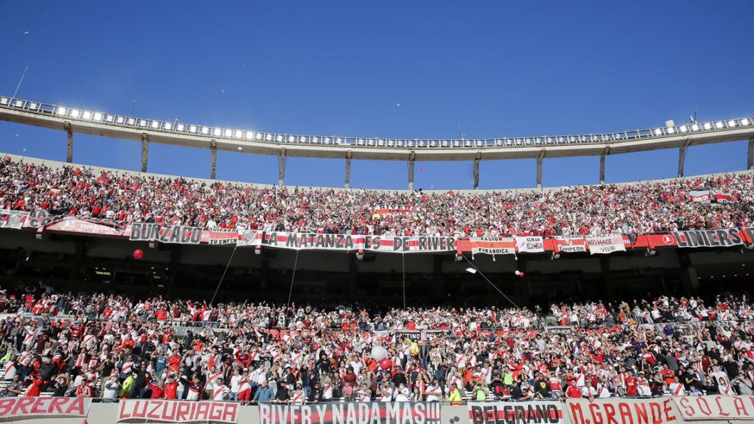 El Gobierno se reunirá con la AFA y la Liga Profesional para reforzar controles por el aforo en las canchas