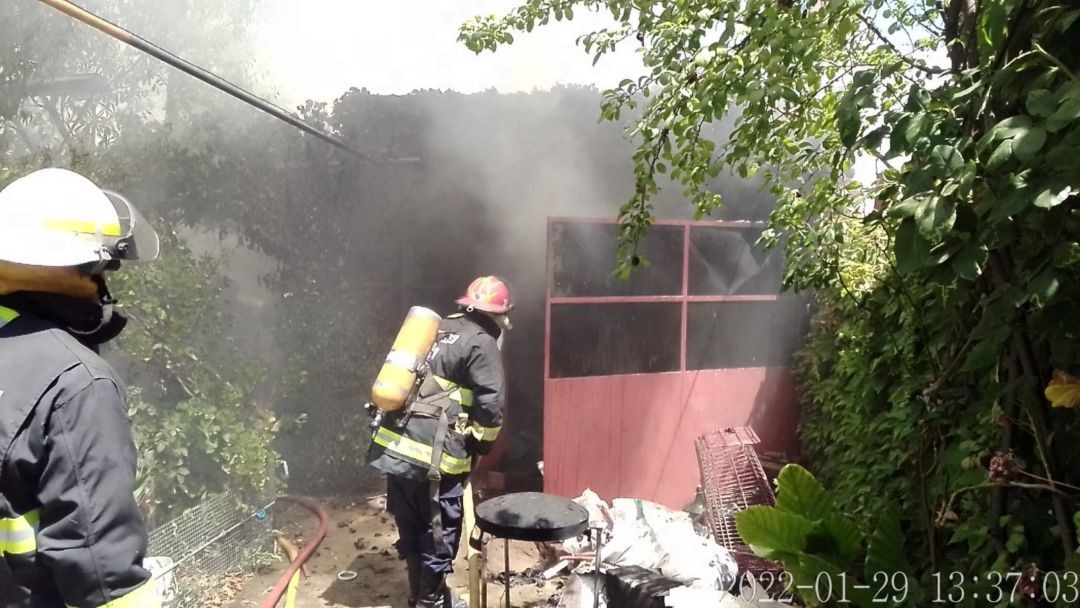 Se incendió un galpón de una casa en Rivadavia al 2000