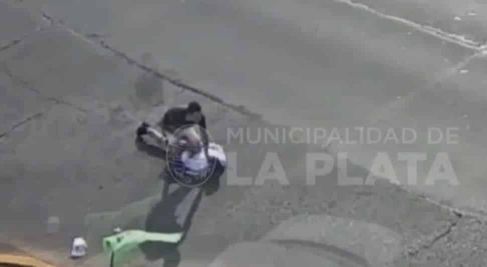 Persiguió al ladrón que le robo la moto y le disparó en las piernas