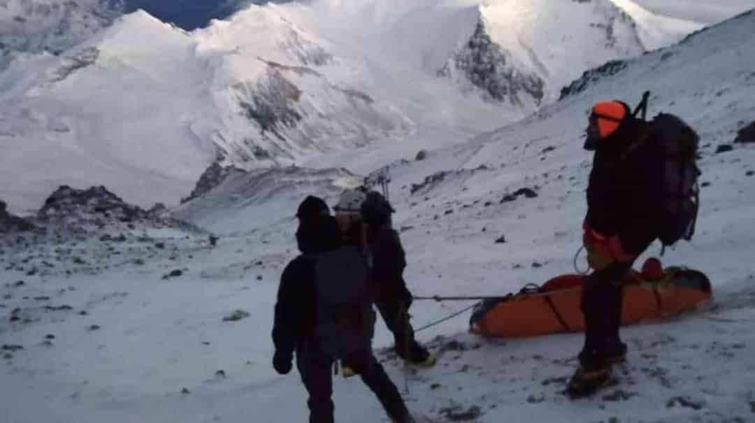 Dramático rescate a 6700 metros de altura de un andinista que se descompensó en el Aconcagua