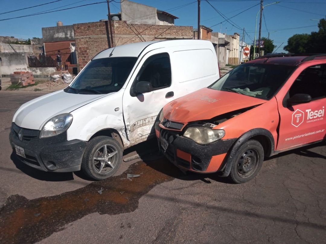 Una mujer y su hija sufrieron golpes en un choque