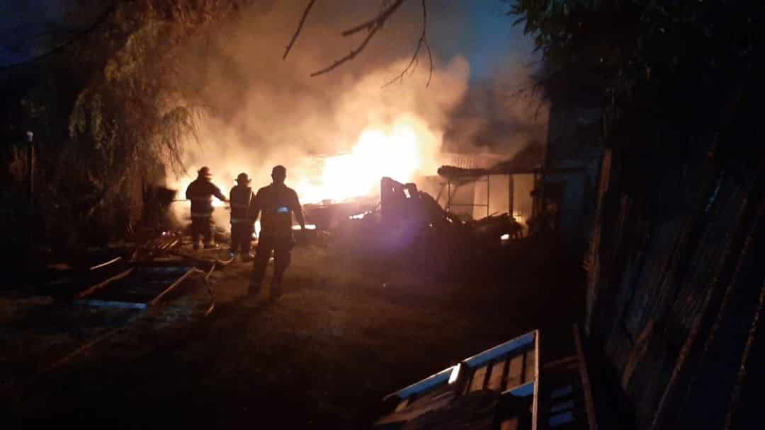 Un incendio arrasó con una casa en Berutti al 3300