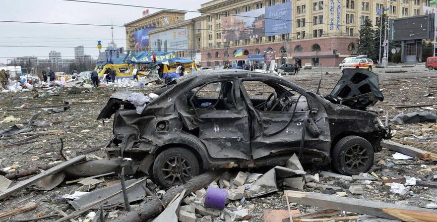 El momento en que un misil ruso impactó en el centro de Járkov, la segunda mayor ciudad de Ucrania